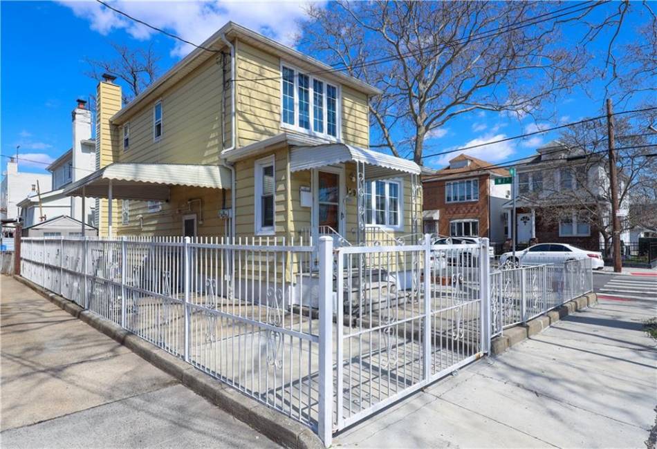 159 Avenue V, Brooklyn, New York 11223, 4 Bedrooms Bedrooms, ,3 BathroomsBathrooms,Residential,For Sale,Avenue V,490398
