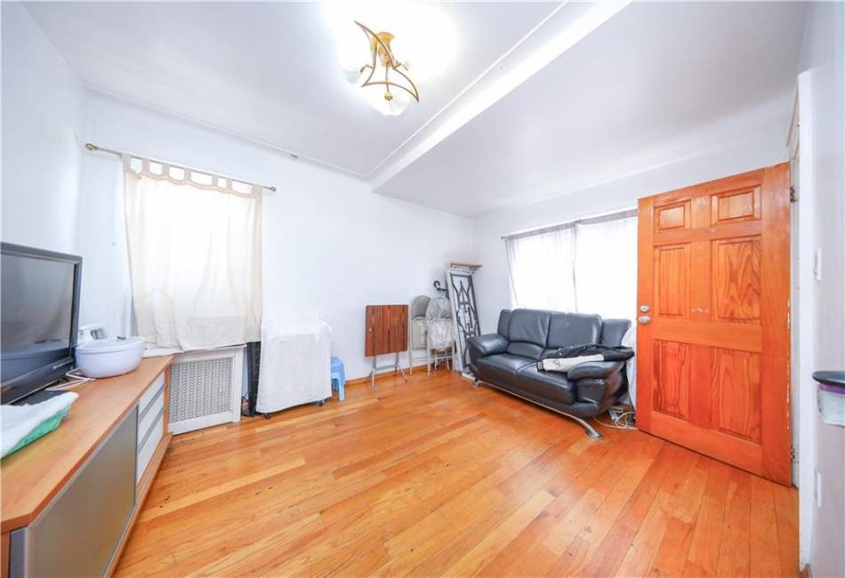 159 Avenue V, Brooklyn, New York 11223, 4 Bedrooms Bedrooms, ,3 BathroomsBathrooms,Residential,For Sale,Avenue V,490398