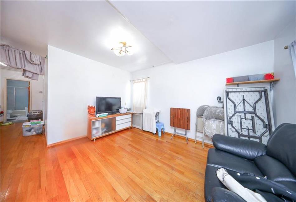 159 Avenue V, Brooklyn, New York 11223, 4 Bedrooms Bedrooms, ,3 BathroomsBathrooms,Residential,For Sale,Avenue V,490398