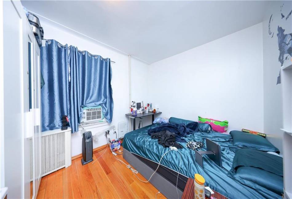 159 Avenue V, Brooklyn, New York 11223, 4 Bedrooms Bedrooms, ,3 BathroomsBathrooms,Residential,For Sale,Avenue V,490398