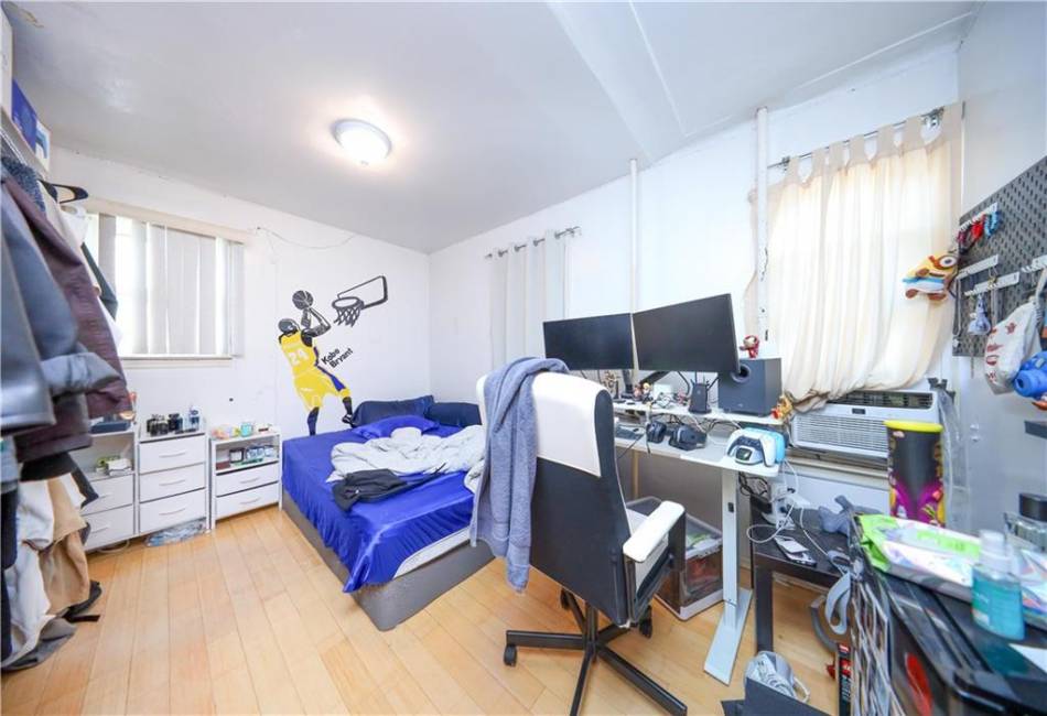 159 Avenue V, Brooklyn, New York 11223, 4 Bedrooms Bedrooms, ,3 BathroomsBathrooms,Residential,For Sale,Avenue V,490398