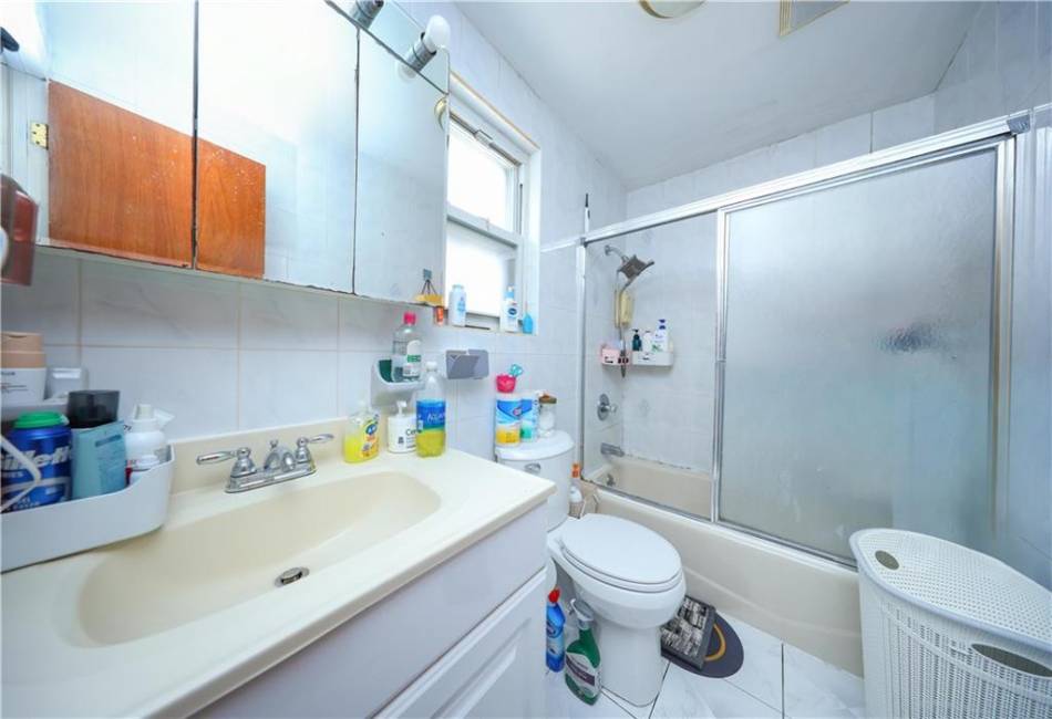159 Avenue V, Brooklyn, New York 11223, 4 Bedrooms Bedrooms, ,3 BathroomsBathrooms,Residential,For Sale,Avenue V,490398