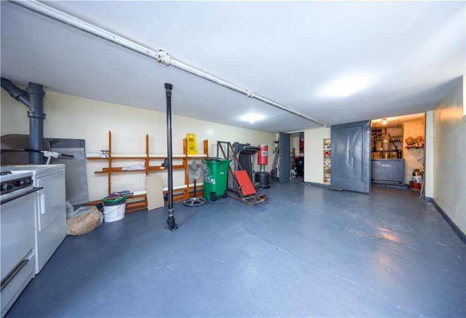 6915 14th Avenue, Brooklyn, New York 11228, 5 Bedrooms Bedrooms, ,5 BathroomsBathrooms,Residential,For Sale,14th,490400