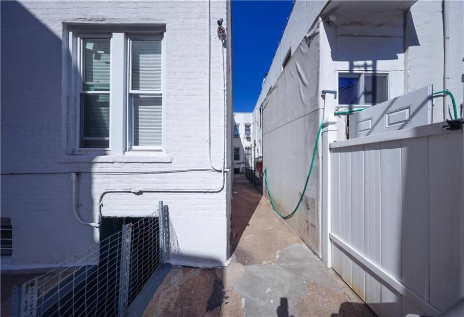 6915 14th Avenue, Brooklyn, New York 11228, 5 Bedrooms Bedrooms, ,5 BathroomsBathrooms,Residential,For Sale,14th,490400