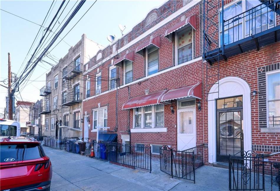 6915 14th Avenue, Brooklyn, New York 11228, 5 Bedrooms Bedrooms, ,5 BathroomsBathrooms,Residential,For Sale,14th,490400