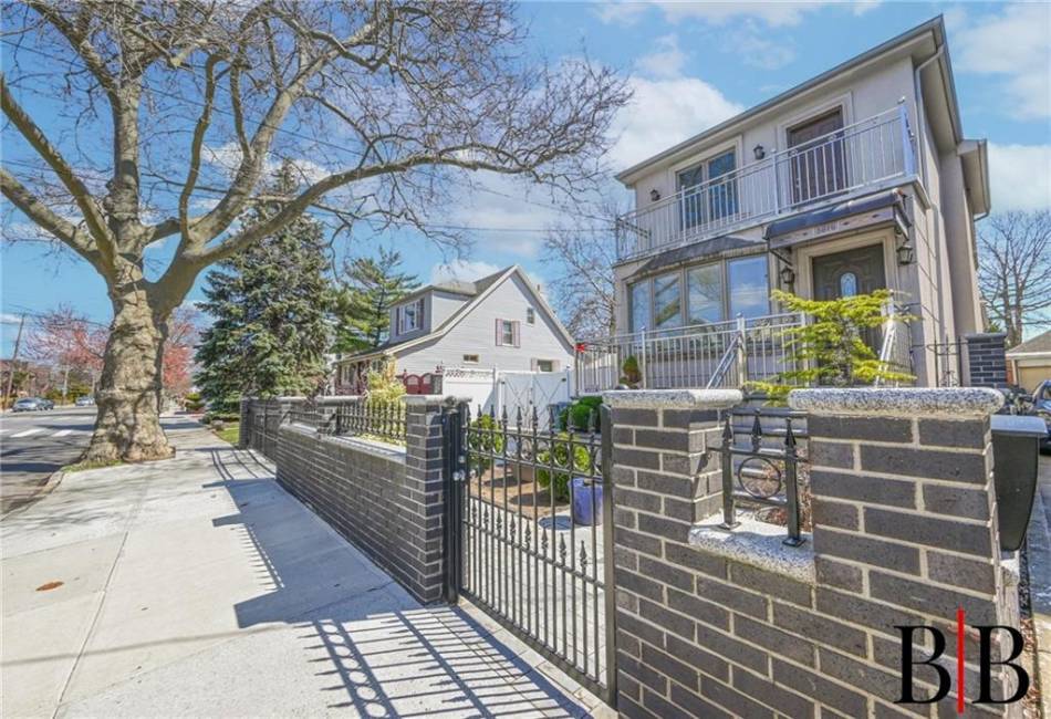 3816 Avenue R, Brooklyn, New York 11234, 4 Bedrooms Bedrooms, ,4 BathroomsBathrooms,Residential,For Sale,Avenue R,490294
