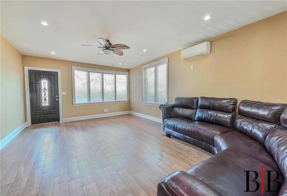 3816 Avenue R, Brooklyn, New York 11234, 4 Bedrooms Bedrooms, ,4 BathroomsBathrooms,Residential,For Sale,Avenue R,490294