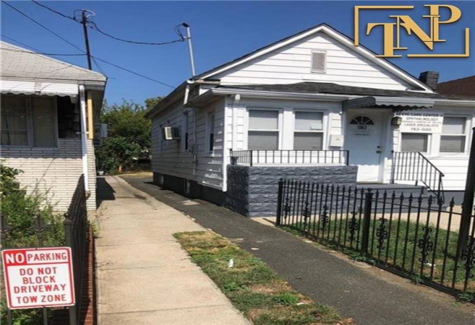 1983 Rockaway Parkway, Brooklyn, New York 11236, ,1 BathroomBathrooms,Residential,For Sale,Rockaway,490412
