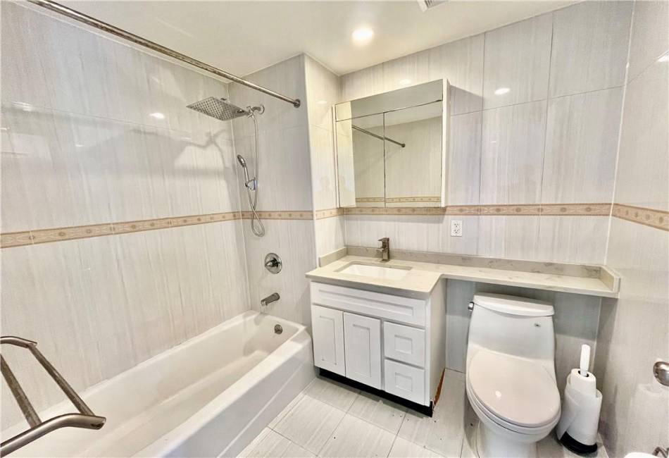 6538 Austin Street, Rego Park, New York 11374, 2 Bedrooms Bedrooms, ,2 BathroomsBathrooms,Residential,For Sale,Austin,490418
