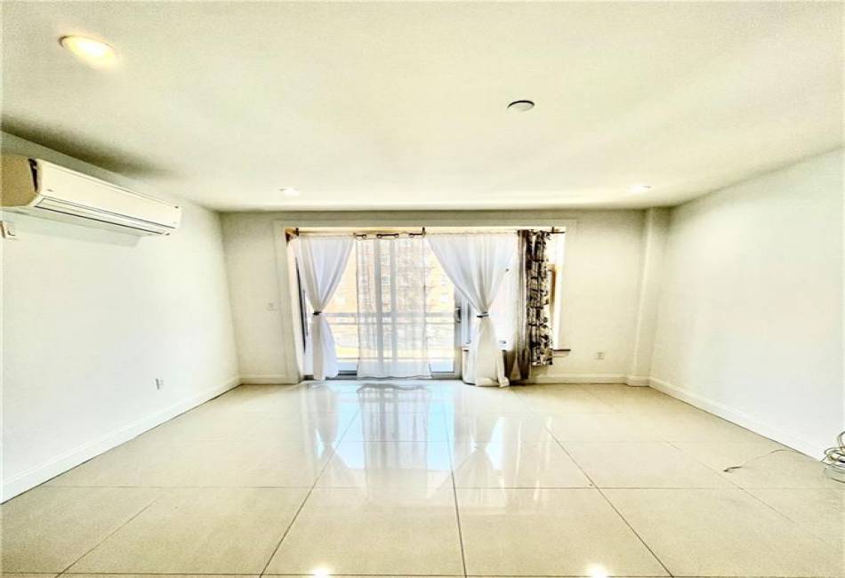 6538 Austin Street, Rego Park, New York 11374, 2 Bedrooms Bedrooms, ,2 BathroomsBathrooms,Residential,For Sale,Austin,490418