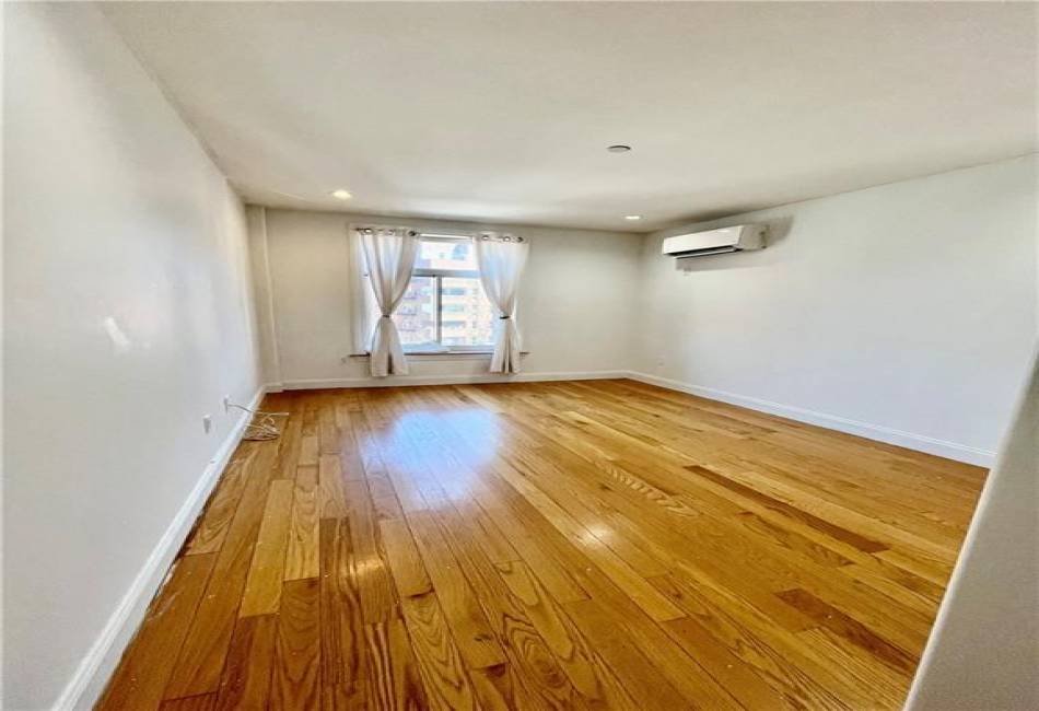 6538 Austin Street, Rego Park, New York 11374, 2 Bedrooms Bedrooms, ,2 BathroomsBathrooms,Residential,For Sale,Austin,490418