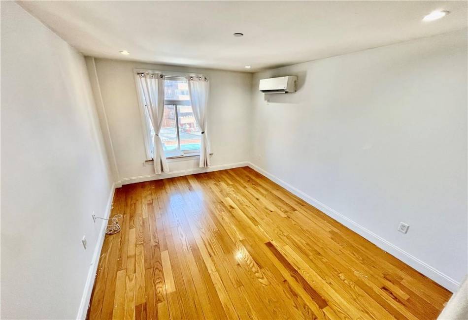 6538 Austin Street, Rego Park, New York 11374, 2 Bedrooms Bedrooms, ,2 BathroomsBathrooms,Residential,For Sale,Austin,490418