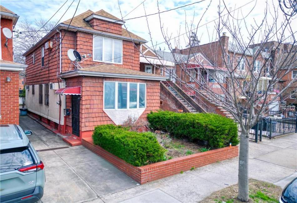 2121 17th Street, Brooklyn, New York 11229, 3 Bedrooms Bedrooms, ,3 BathroomsBathrooms,Residential,For Sale,17th,490417