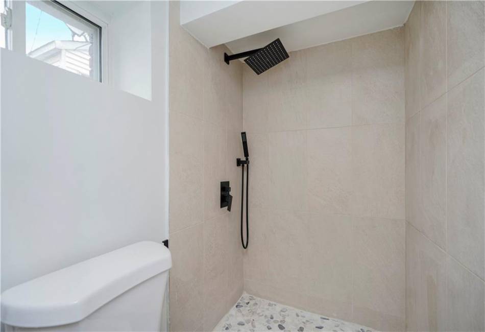 23 Bancroft Avenue, Staten Island, New York 10306, 7 Bedrooms Bedrooms, ,5 BathroomsBathrooms,Residential,For Sale,Bancroft,490421