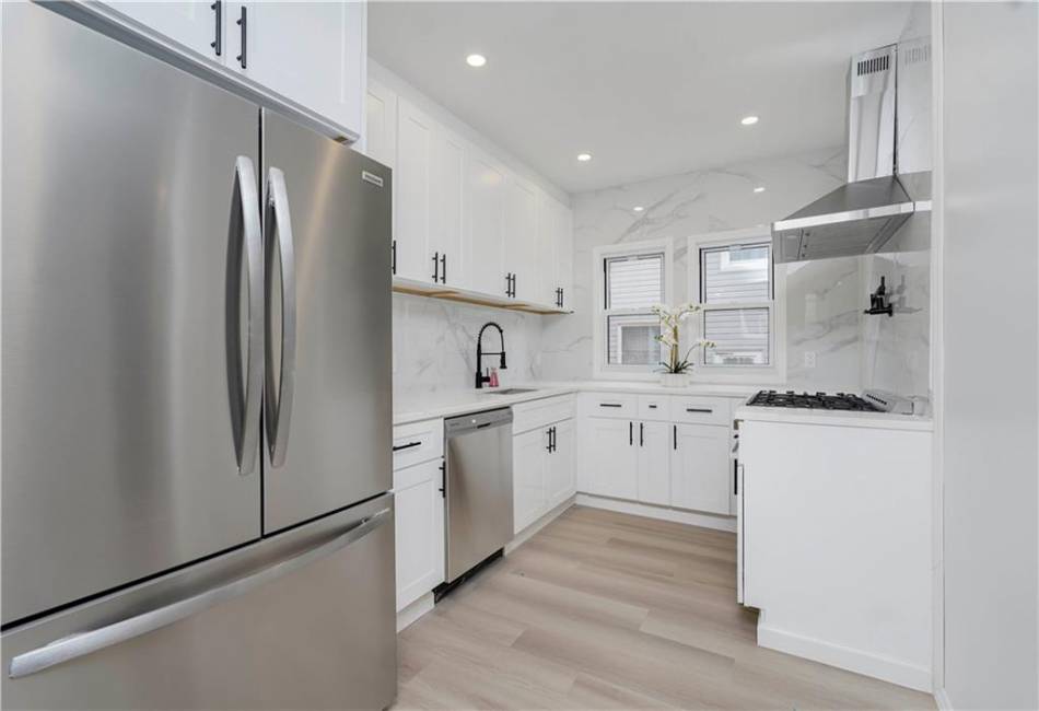 23 Bancroft Avenue, Staten Island, New York 10306, 7 Bedrooms Bedrooms, ,5 BathroomsBathrooms,Residential,For Sale,Bancroft,490421