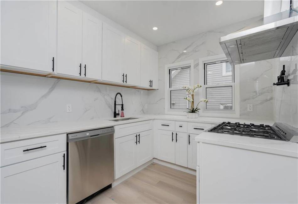 23 Bancroft Avenue, Staten Island, New York 10306, 7 Bedrooms Bedrooms, ,5 BathroomsBathrooms,Residential,For Sale,Bancroft,490421