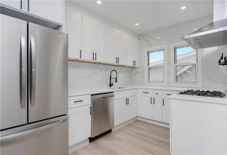 23 Bancroft Avenue, Staten Island, New York 10306, 7 Bedrooms Bedrooms, ,5 BathroomsBathrooms,Residential,For Sale,Bancroft,490421