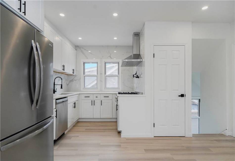 23 Bancroft Avenue, Staten Island, New York 10306, 7 Bedrooms Bedrooms, ,5 BathroomsBathrooms,Residential,For Sale,Bancroft,490421