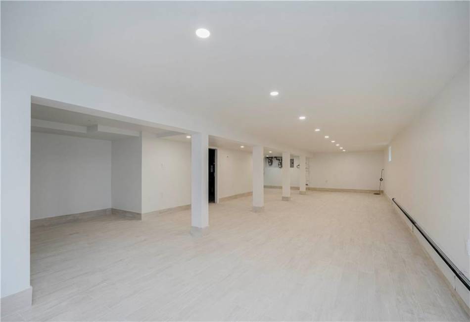 23 Bancroft Avenue, Staten Island, New York 10306, 7 Bedrooms Bedrooms, ,5 BathroomsBathrooms,Residential,For Sale,Bancroft,490421