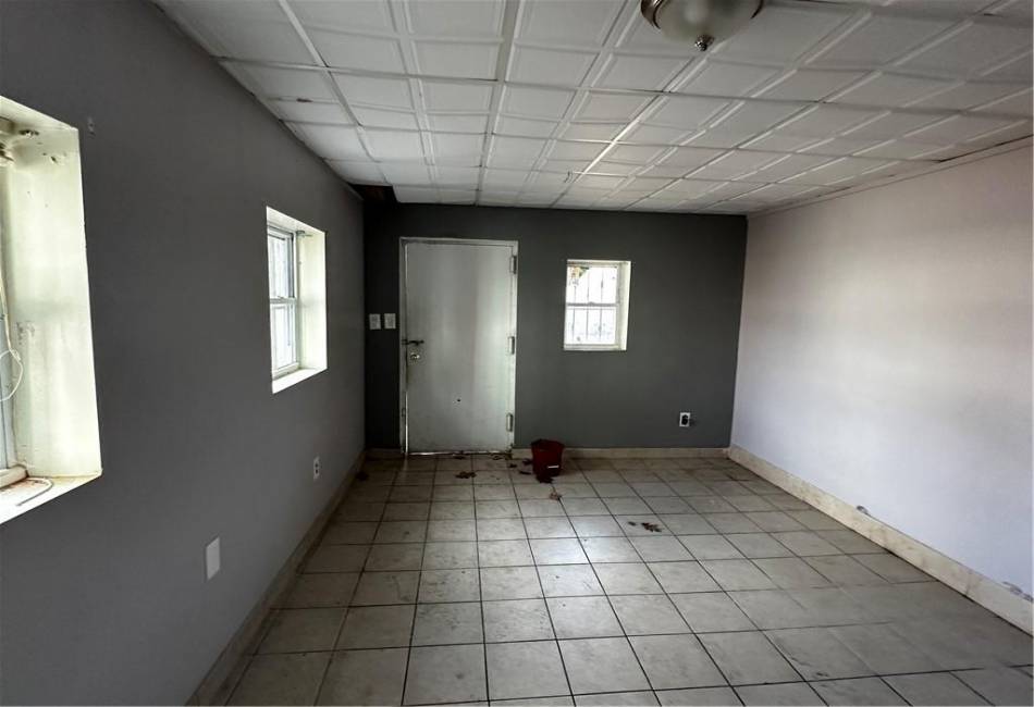 90 Jackie Robinson Parkway, Brooklyn, New York 11208, 3 Bedrooms Bedrooms, ,3 BathroomsBathrooms,Residential,For Sale,Jackie Robinson,489975
