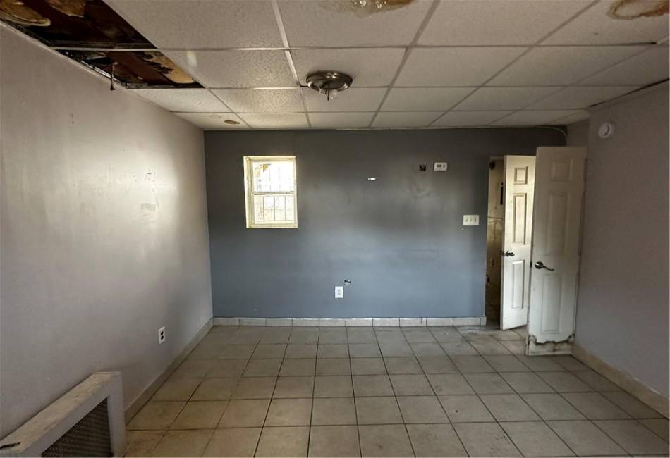 90 Jackie Robinson Parkway, Brooklyn, New York 11208, 3 Bedrooms Bedrooms, ,3 BathroomsBathrooms,Residential,For Sale,Jackie Robinson,489975