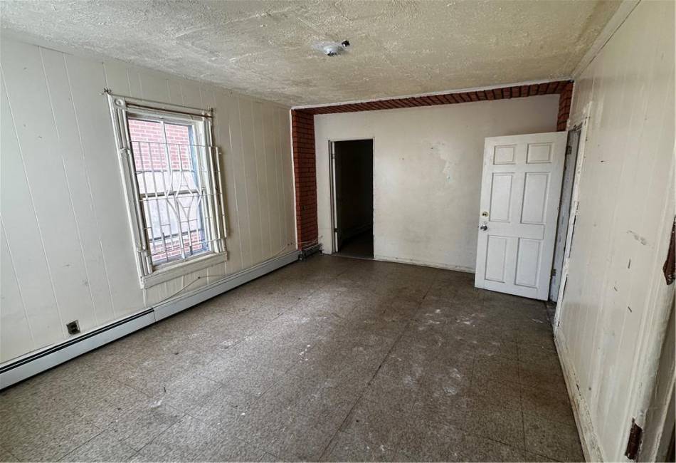90 Jackie Robinson Parkway, Brooklyn, New York 11208, 3 Bedrooms Bedrooms, ,3 BathroomsBathrooms,Residential,For Sale,Jackie Robinson,489975