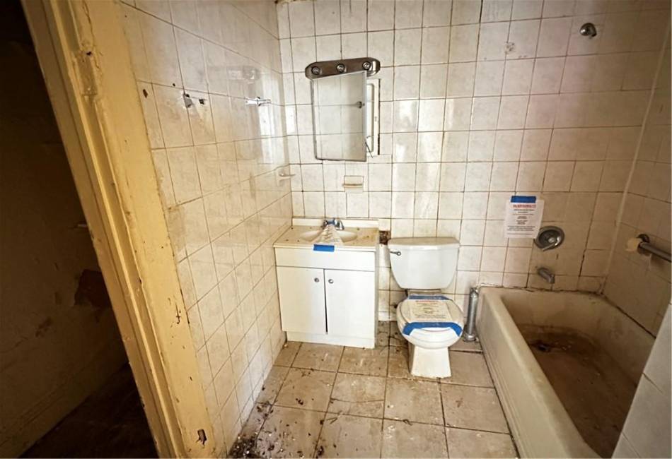 90 Jackie Robinson Parkway, Brooklyn, New York 11208, 3 Bedrooms Bedrooms, ,3 BathroomsBathrooms,Residential,For Sale,Jackie Robinson,489975