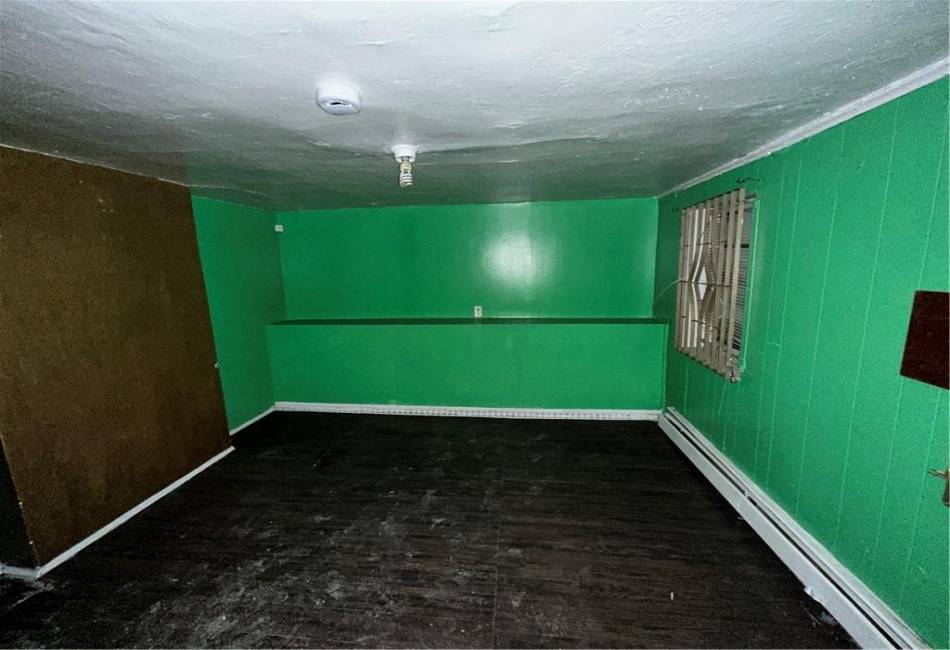 90 Jackie Robinson Parkway, Brooklyn, New York 11208, 3 Bedrooms Bedrooms, ,3 BathroomsBathrooms,Residential,For Sale,Jackie Robinson,489975