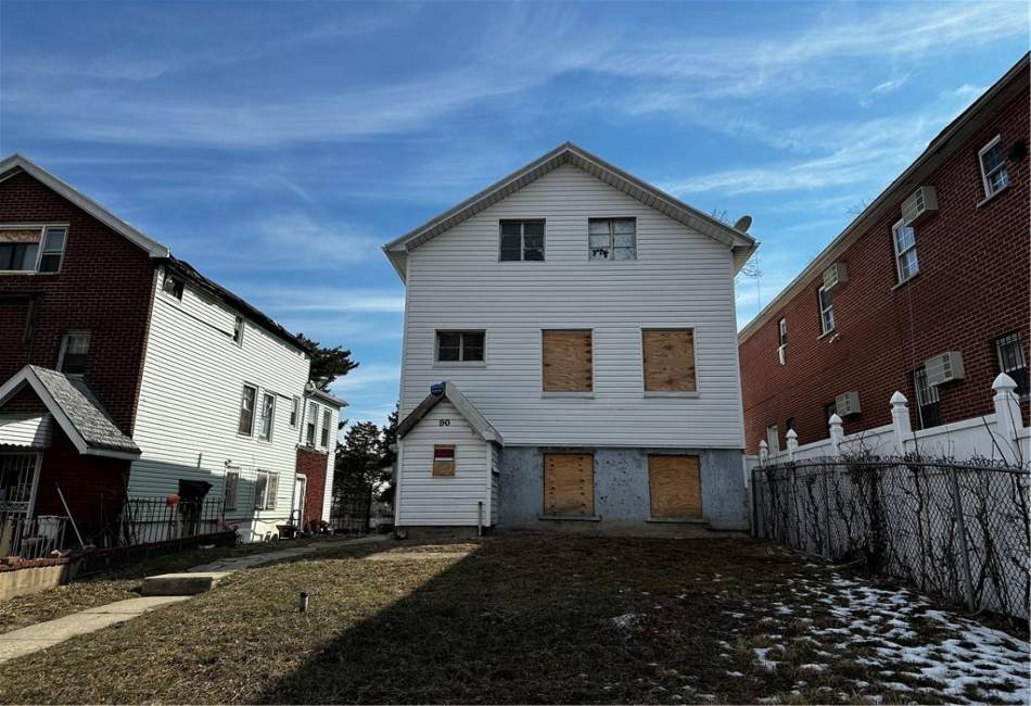 90 Jackie Robinson Parkway, Brooklyn, New York 11208, 3 Bedrooms Bedrooms, ,3 BathroomsBathrooms,Residential,For Sale,Jackie Robinson,489975