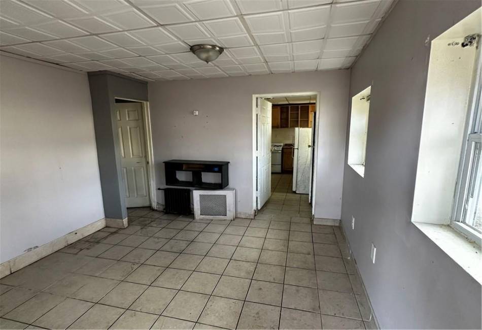 90 Jackie Robinson Parkway, Brooklyn, New York 11208, 3 Bedrooms Bedrooms, ,3 BathroomsBathrooms,Residential,For Sale,Jackie Robinson,489975