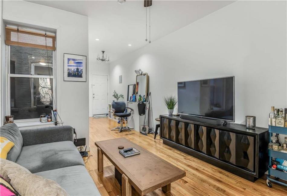 33 Furman Avenue, Brooklyn, New York 11208, 12 Bedrooms Bedrooms, ,6 BathroomsBathrooms,Residential,For Sale,Furman,490363
