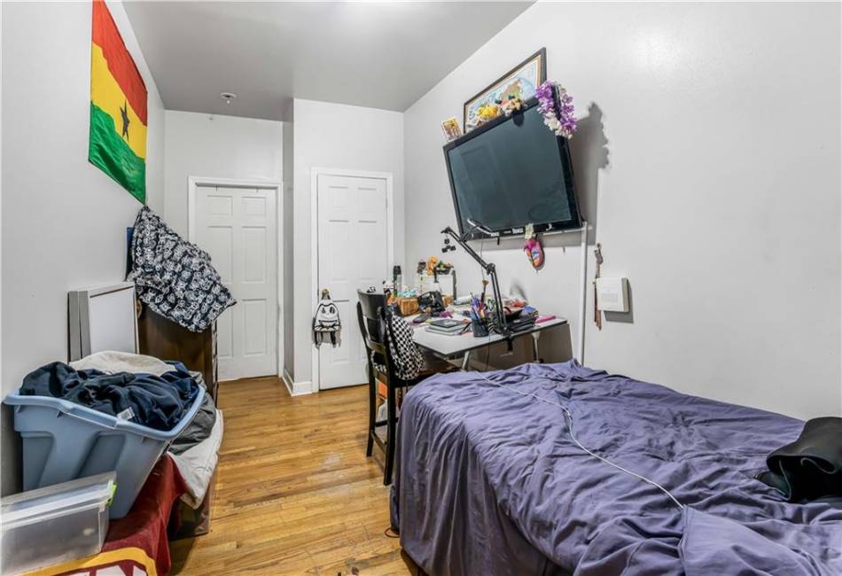 33 Furman Avenue, Brooklyn, New York 11208, 12 Bedrooms Bedrooms, ,6 BathroomsBathrooms,Residential,For Sale,Furman,490363