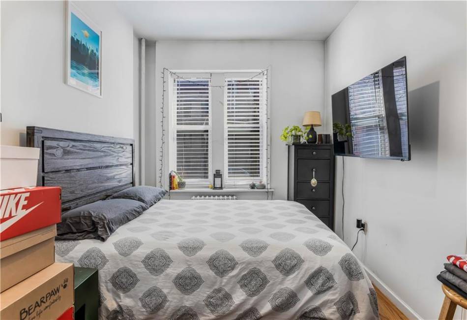 33 Furman Avenue, Brooklyn, New York 11208, 12 Bedrooms Bedrooms, ,6 BathroomsBathrooms,Residential,For Sale,Furman,490363