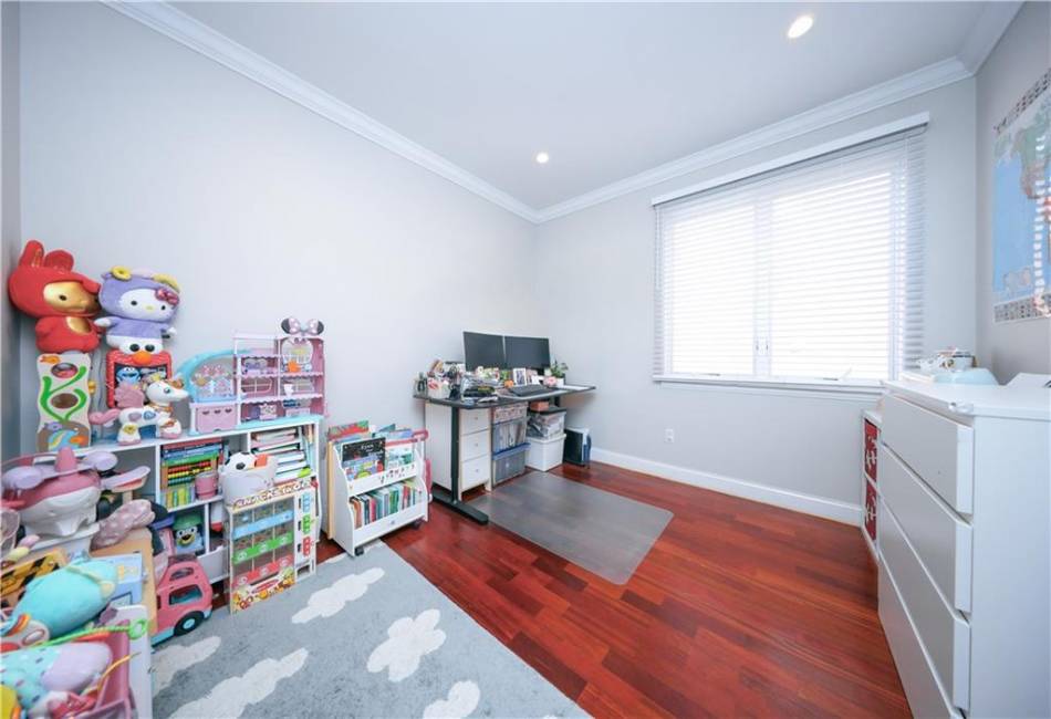 2679 24th Street, Brooklyn, New York 11235, 3 Bedrooms Bedrooms, ,2 BathroomsBathrooms,Residential,For Sale,24th,490434