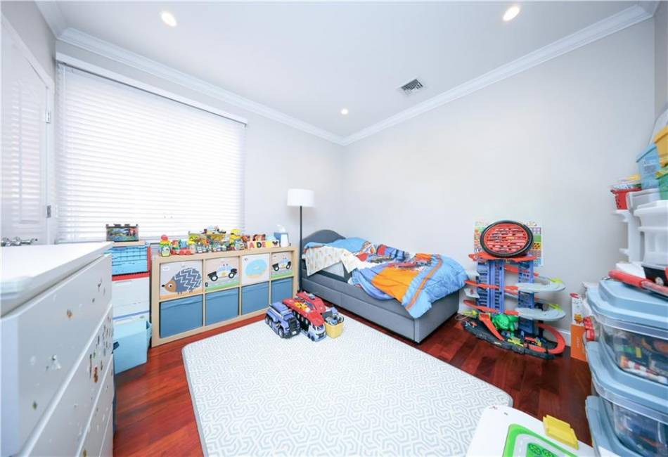 2679 24th Street, Brooklyn, New York 11235, 3 Bedrooms Bedrooms, ,2 BathroomsBathrooms,Residential,For Sale,24th,490434