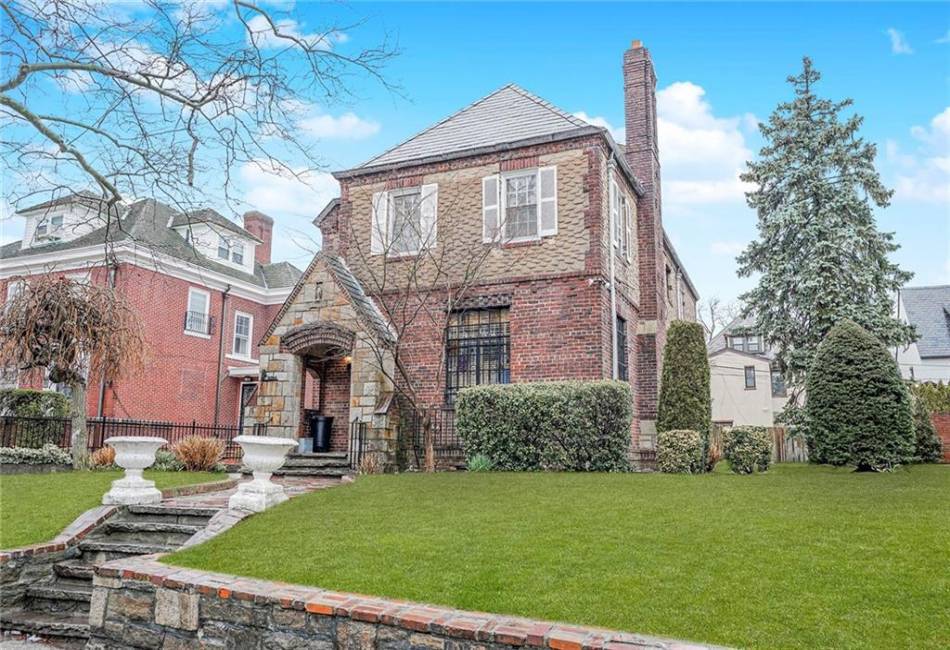 8044 Narrows Avenue, Brooklyn, New York 11209, 5 Bedrooms Bedrooms, ,5 BathroomsBathrooms,Residential,For Sale,Narrows,490440