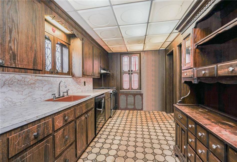 8044 Narrows Avenue, Brooklyn, New York 11209, 5 Bedrooms Bedrooms, ,5 BathroomsBathrooms,Residential,For Sale,Narrows,490440