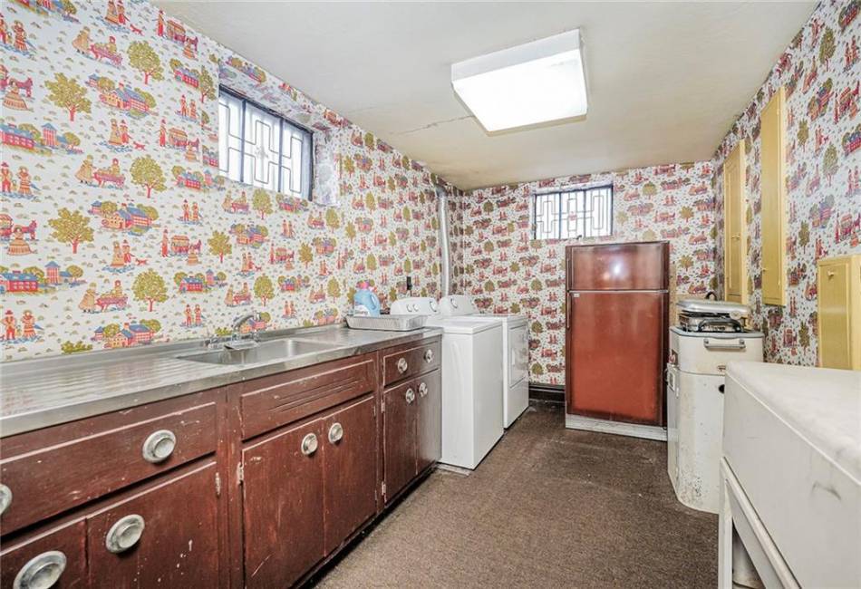 8044 Narrows Avenue, Brooklyn, New York 11209, 5 Bedrooms Bedrooms, ,5 BathroomsBathrooms,Residential,For Sale,Narrows,490440
