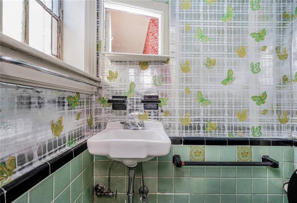 8044 Narrows Avenue, Brooklyn, New York 11209, 5 Bedrooms Bedrooms, ,5 BathroomsBathrooms,Residential,For Sale,Narrows,490440