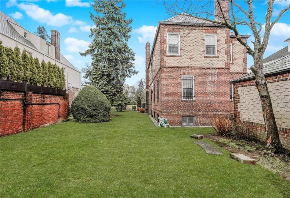 8044 Narrows Avenue, Brooklyn, New York 11209, 5 Bedrooms Bedrooms, ,5 BathroomsBathrooms,Residential,For Sale,Narrows,490440