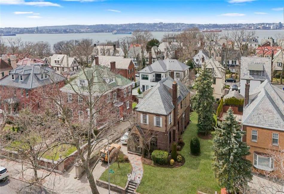 8044 Narrows Avenue, Brooklyn, New York 11209, 5 Bedrooms Bedrooms, ,5 BathroomsBathrooms,Residential,For Sale,Narrows,490440