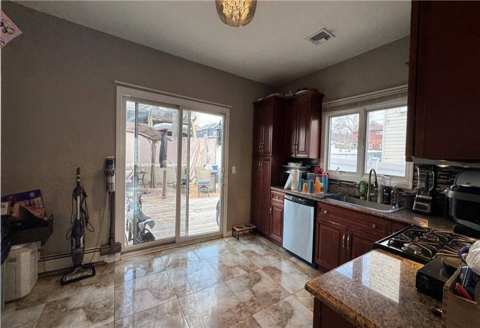 25 Palisade Street, Staten Island, New York 10305, 3 Bedrooms Bedrooms, ,3 BathroomsBathrooms,Residential,For Sale,Palisade,490448