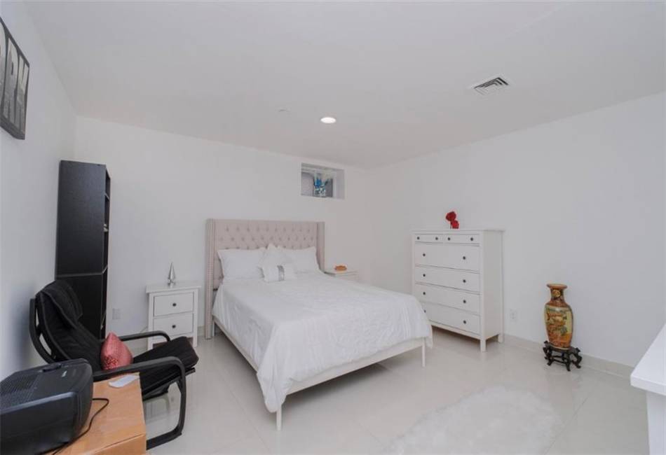 2841 Ford Street, Brooklyn, New York 11235, 3 Bedrooms Bedrooms, ,2 BathroomsBathrooms,Residential,For Sale,Ford,490468