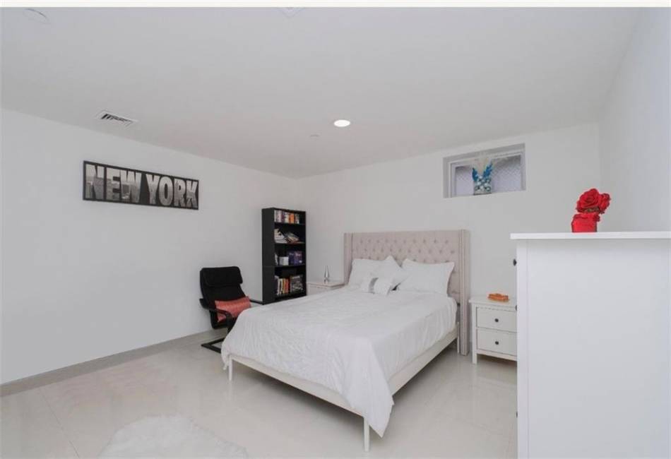 2841 Ford Street, Brooklyn, New York 11235, 3 Bedrooms Bedrooms, ,2 BathroomsBathrooms,Residential,For Sale,Ford,490468