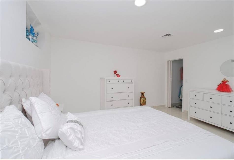 2841 Ford Street, Brooklyn, New York 11235, 3 Bedrooms Bedrooms, ,2 BathroomsBathrooms,Residential,For Sale,Ford,490468