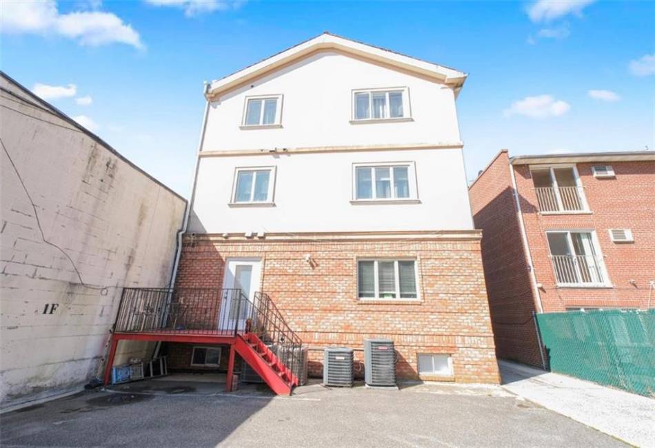 2841 Ford Street, Brooklyn, New York 11235, 3 Bedrooms Bedrooms, ,2 BathroomsBathrooms,Residential,For Sale,Ford,490468
