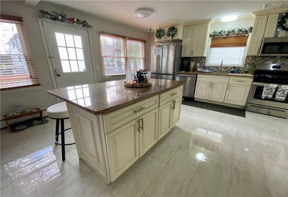 43 Lerer Lane, Staten Island, New York 10307, 4 Bedrooms Bedrooms, ,4 BathroomsBathrooms,Residential,For Sale,Lerer,488944