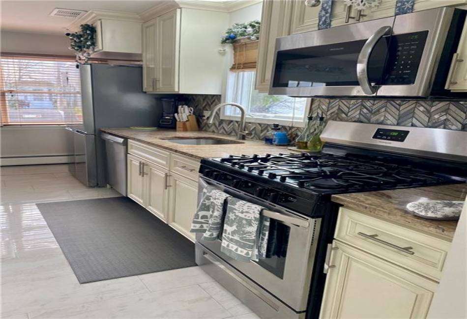 43 Lerer Lane, Staten Island, New York 10307, 4 Bedrooms Bedrooms, ,4 BathroomsBathrooms,Residential,For Sale,Lerer,488944