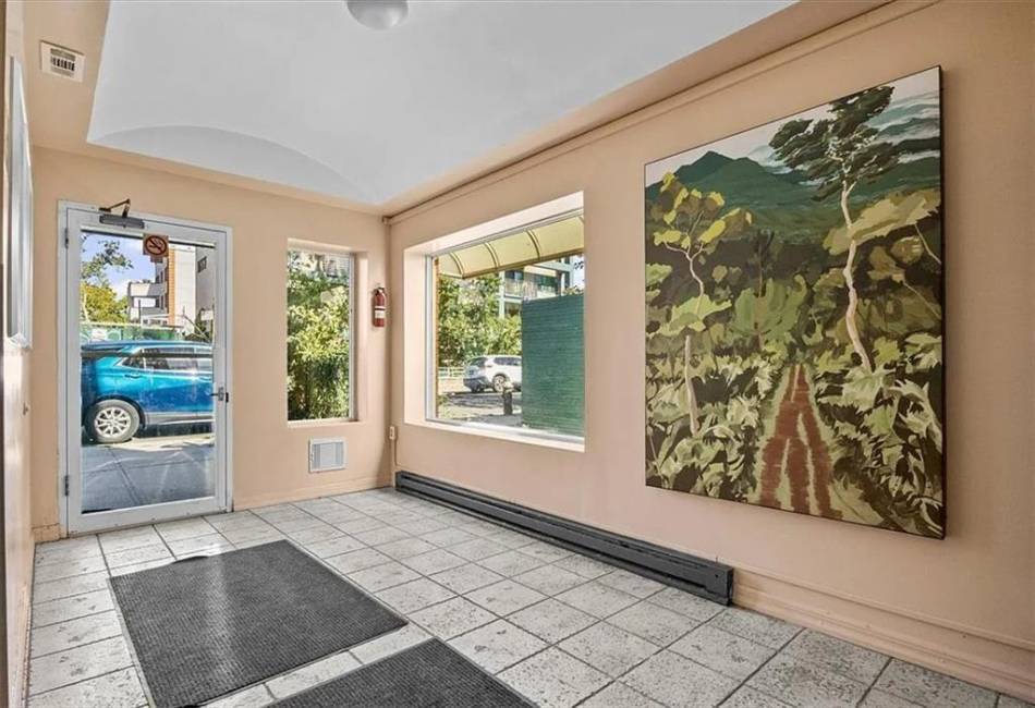 2934 Brighton 4th Street, Brooklyn, New York 11235, 2 Bedrooms Bedrooms, ,2 BathroomsBathrooms,Residential,For Sale,Brighton 4th,490437