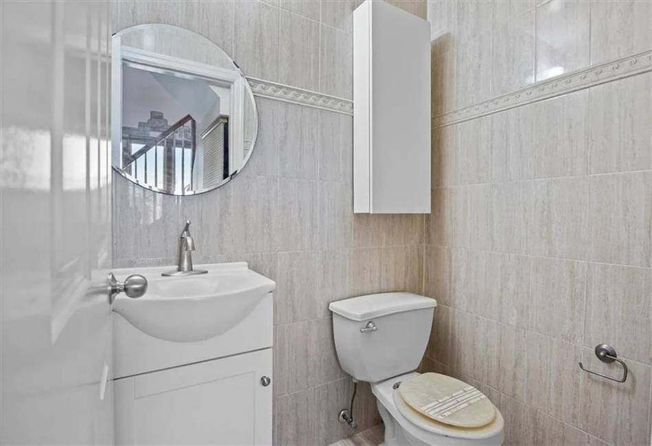 2934 Brighton 4th Street, Brooklyn, New York 11235, 2 Bedrooms Bedrooms, ,2 BathroomsBathrooms,Residential,For Sale,Brighton 4th,490437